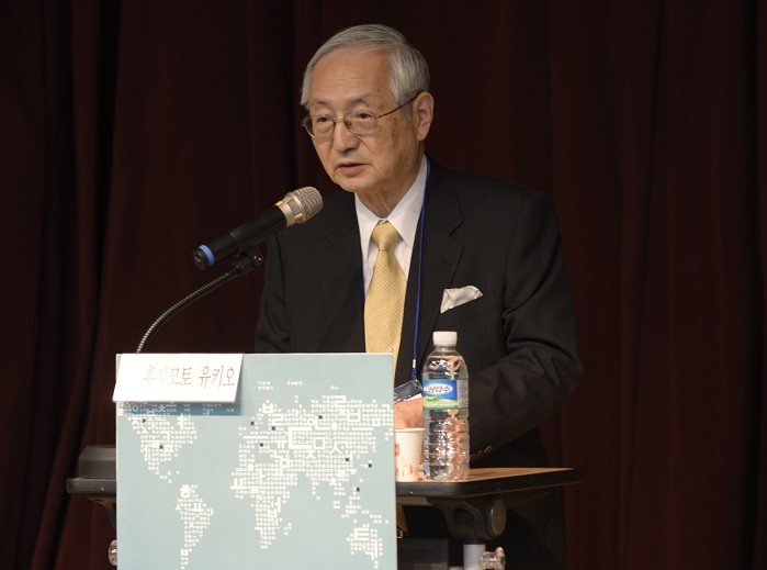 일본 도야마대의 후지모토 유키오 명예교수가 한글이 지방에 보급된 역사에 대해 설명하고 있다. (사진 국립한글박물관)