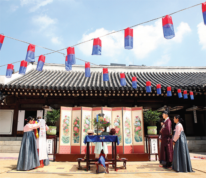Traditional Wedding. The traditional Korean wedding ceremony largely consists of three stages: Jeonallye, in which the groom visits the bride’s family with a wooden goose; Gyobaerye, in which bride and groom exchange ceremonious bows; and Hapgeullye, where the marrying couple share a cup of wine. The photo shows a bride and groom exchanging ceremonious bows during the Gyobaerye stage of their wedding ceremony.