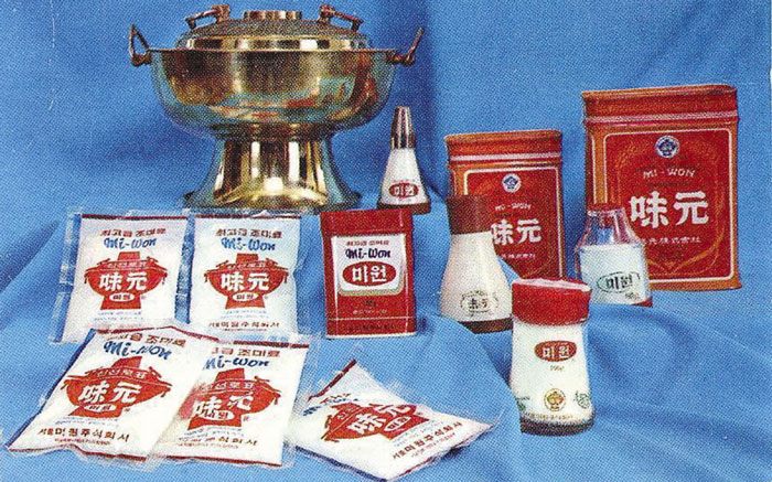 1960년대 선보인 미원 제품. 왕의 음식상에 오르는 신선로를 본뜬 미원의 상표는 현재까지도 미원의 대표적인 이미지이다. 