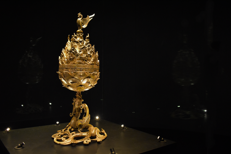 １９９６年に国宝として指定された百済金銅大香炉。神仙が住む世界である博山を表した６世紀前半に製作された他の遺物に比べ、洗練されている＝チェ・ジヌ