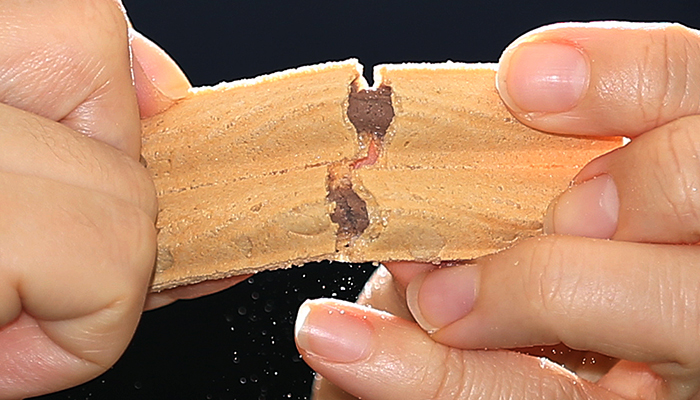 쵸코하임은 부드러운 두 줄기의 초코크림을 웨하스로 감싸고 있는 막대 형태의 과자로 손에 안묻히고 초코크림을 즐길 수 있어 인기가 높다. 