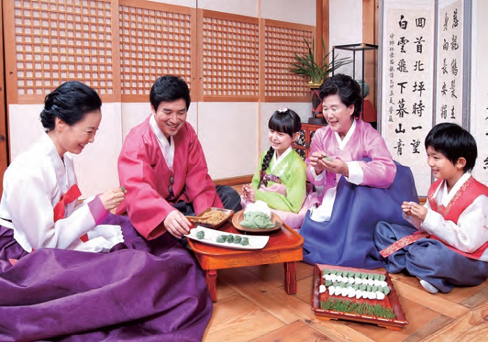 Chuseok and <i>Songpyeon</i>. During the mid-autumn holiday of Chuseok (15th day of the 8th lunar month), families gather together and make <i>songpyeon</i> (half-moon shape rice cake).