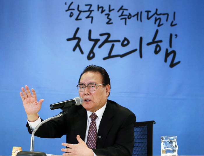 문화부 장관으로 활동했던 시기의 이어령 작가. (사진: 연합뉴스)