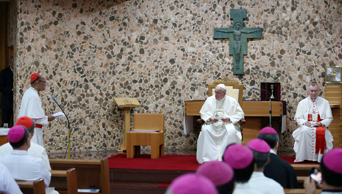 프란치스코 교황이 17일 충남 서산의 해미성지를 찾아 ‘아시아 주교들과의 만남’의 자리를 갖고 있다.