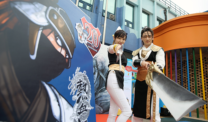 서울국제만화애니메이션 페스티벌 SICAF 2014 개막식장에서 방문객들을 맞는 열혈강호 캐릭터 코스프레 연기자들, (사진: 전한)
