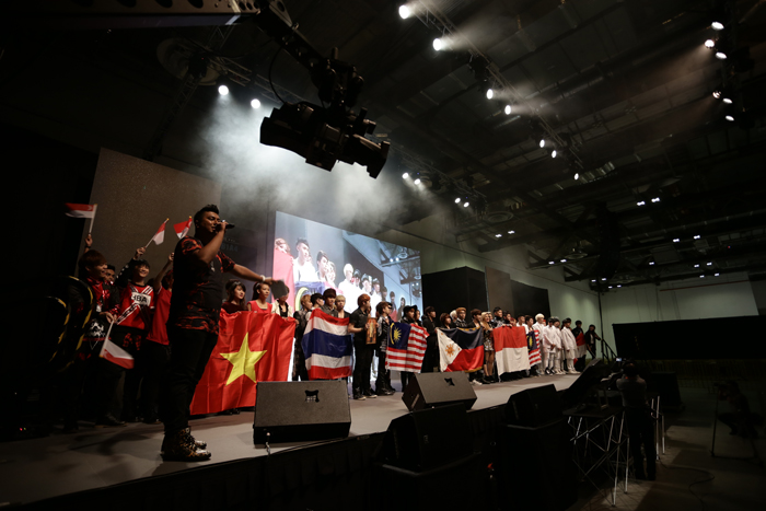 'K-Pop ASEAN Festival 2014 커버댄스 경연대회'를 마치고 기념촬영을 가진 참가자들