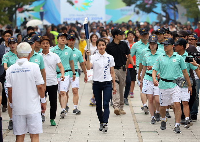 지난 13일 인천아시아경기대회 조직위는 합화식을 갖고 성화봉송길에 
