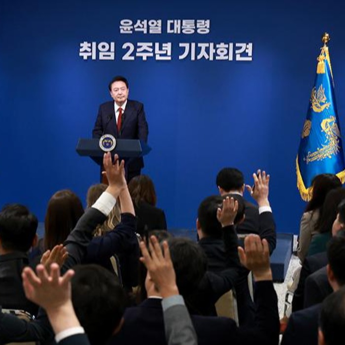尹大統領、就任２年で記者会見