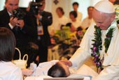フランシスコ法王　「清貧な生活」を強調