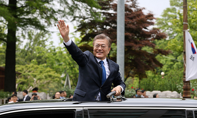 大韓民国、民主主義の未来を照らす