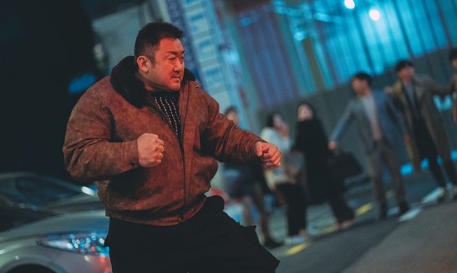 韓国の人気シリーズ映画「犯罪都市４」 ２４日に公開