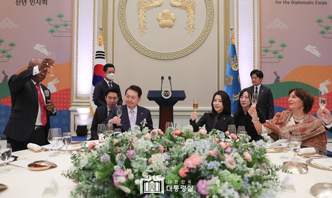 尹大統領、駐韓外交団と新年のあいさつ