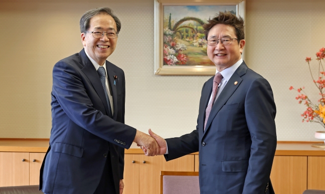 韓国の文化長官と日本の国土相が面会　「韓国は文化大恩の国」