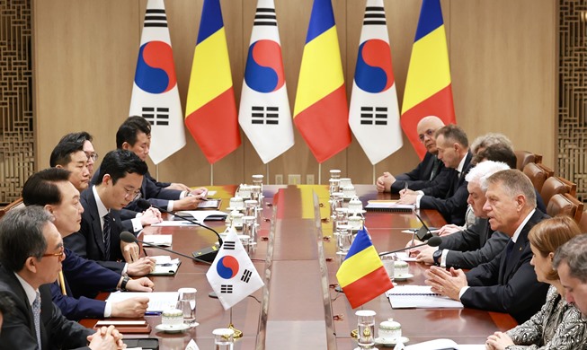 韓国とルーマニア、首脳会談で防衛産業・原発における協力確認