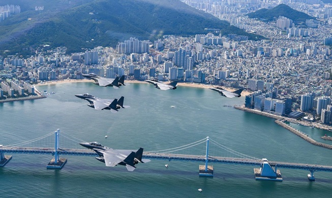 韓国とフランス、釜山で初の合同空中訓練