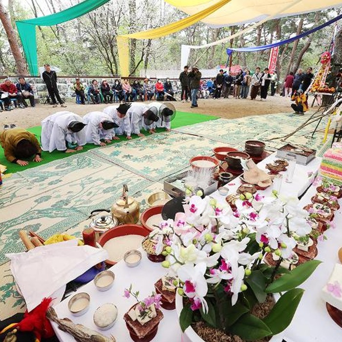村の無事を祈る「三角山・都堂祭」
