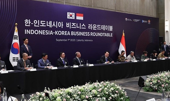尹大統領、インドネシアでビジネスラウンド・テーブルに出席···MOU１６件締結