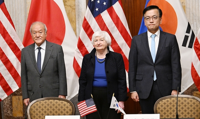 韓米日、初の財務相会合　３カ国の協力を確認