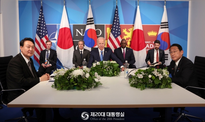 韓日首脳会談「両国の懸案を議論」＝尹大統領