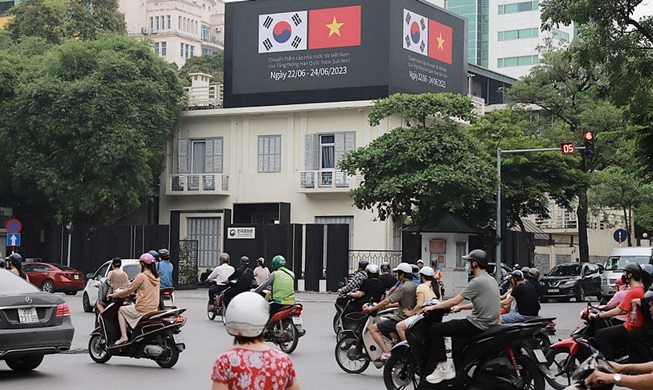ハノイ市内で放映される韓国とベトナム友好関係願う映像