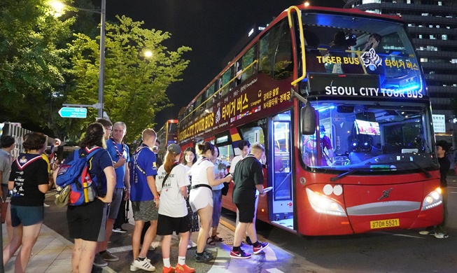 スカウトジャンボリー参加者がバスでソウル夜景ツアー