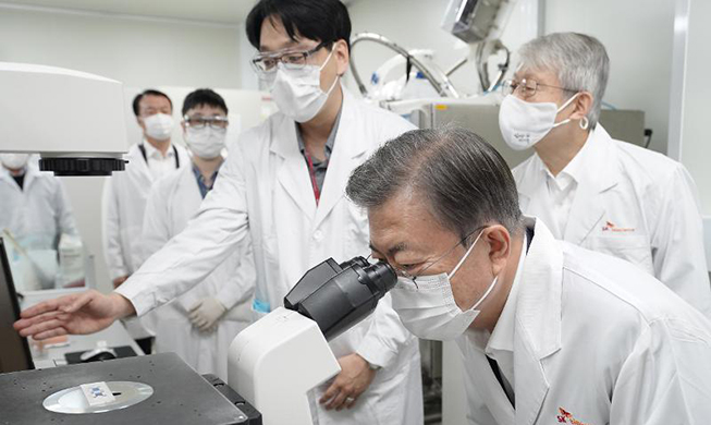 SKバイオ ワクチン第３相臨床試験へ　文大統領「韓国産ワクチンの商用化に期待」