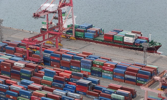 ５月の輸出額 45.6％増　32年ぶりに最大の伸び率