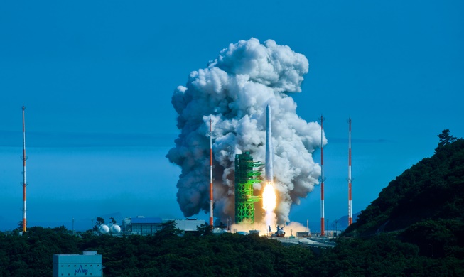 韓国初の国産ロケット「ヌリ号」の打ち上げに成功