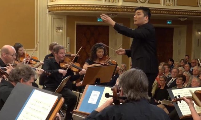 ユン・ハンギョルが若手指揮者のカラヤン賞で優勝　