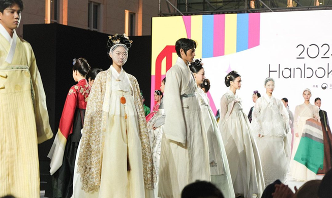 韓服ファッションショー「胡蝶の夢」···神秘的な韓服