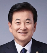 鄭東泳（チョン・ドンヨン）