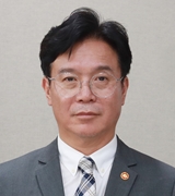 金榮訓（キム・ヨンフン）