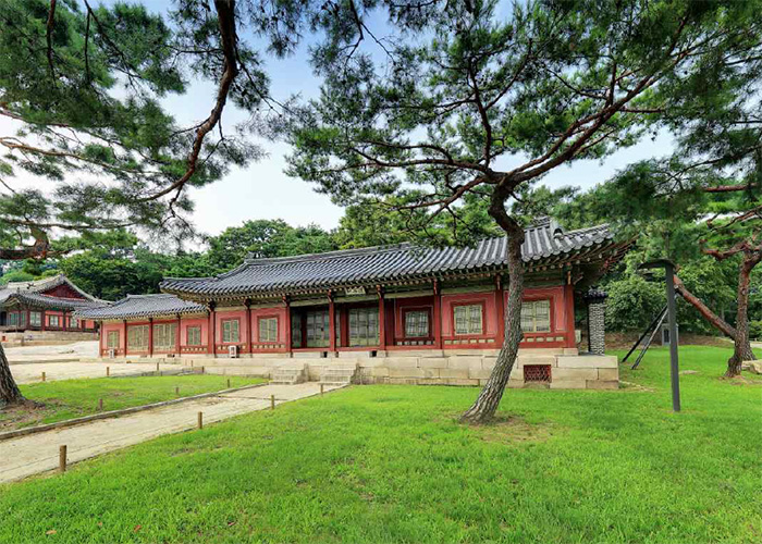 昌慶宮の迎春軒と集福軒は朝鮮第22代王の正祖が頻繁に留まり、1800年に崩御した場所。正祖の父親である思悼世子と息子で朝鮮第23代王の純祖が生まれたところでもある 