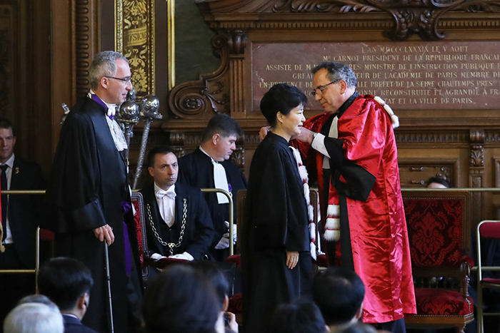 160605_presparkhonorarydegree_art1.jpg