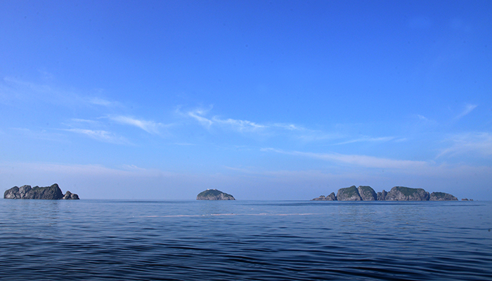 「ガンが列をなして飛んでいく様子に似ている」ことから名付けられた格列飛列島は、忠清南道・泰安半島から西方向に約55km離れた海上に位置し、３つの小島で構成される