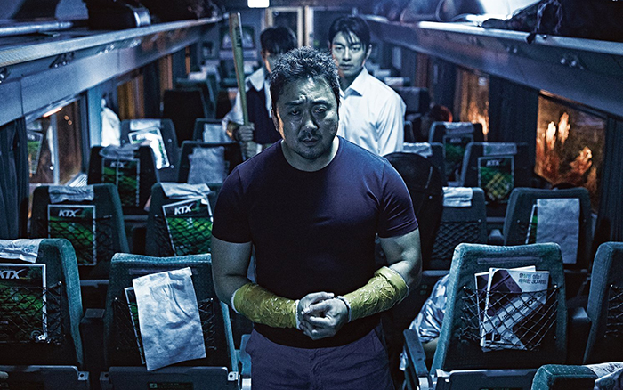 『釜山行き』を演出したヨン・サンホ監督は、作品で「ディストピアの本質」を観察した。そしてゾンビより恐ろしい「恐怖に直面した人間」に注目する