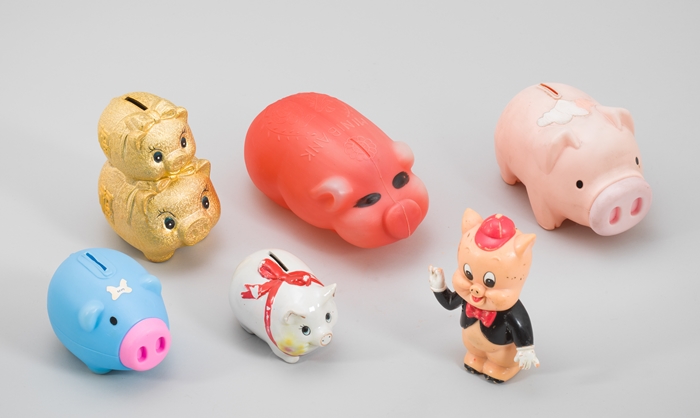 幸運を象徴する豚は、グッズとしてもよく製作される