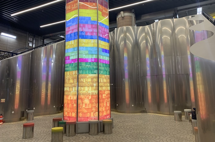 安国駅に設置されている「１００年の柱」＝１日、ソウル、ソン・バルグン撮影