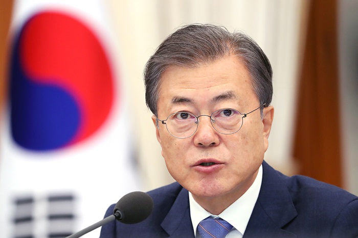 ４月３０日に青瓦台で開かれた国務会議での文在寅大統領＝青瓦台