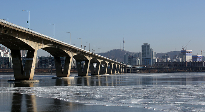 24절기 중 두 번째 절기인 우수(雨水)에 추운 지역에 있는 대동강이 녹기 시작한다고 한다. 한강도 예외가 아니다.