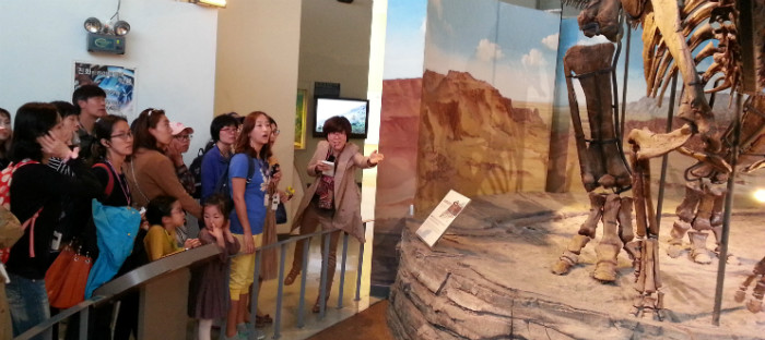 국립과천과학관은 학부모들을 위해 전시 해설, 전문가 특강, 과학체험을 포함한 과학산책프로그램을 제공하고 있다.