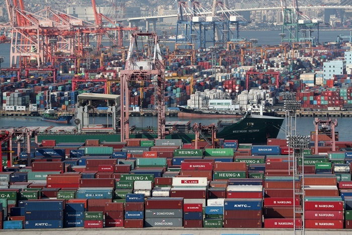産業通商資源部は１６日、今年の韓国の貿易額が過去最短で１兆ドル（約１１３兆円）を超えたと発表した＝聨合ニュース
