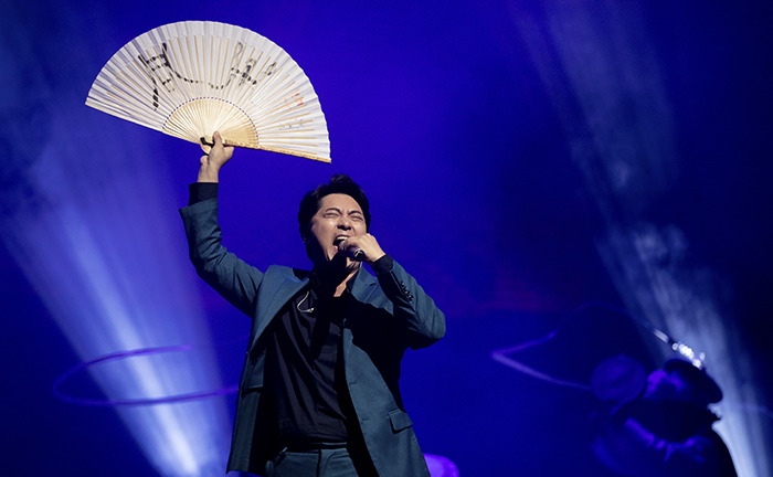 文化共感コンサート「２０１８ハロー、ミスターＫ」で、公演を行うパンソリの歌い手イ・ボングンさん＝２５日、大田