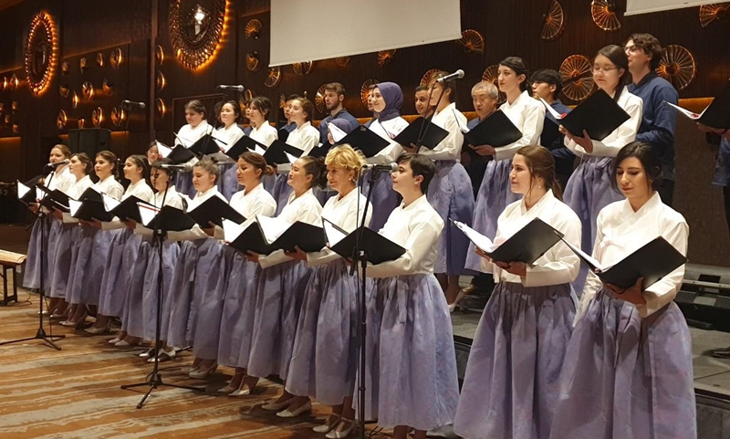 주터키 한국문화원은 오는 14일 터키 앙카라 시청 연극홀에서 한-터 우정의 합창단과 앙카라 시립 켄트(Kent) 오케스트라 협연으로 이루어진 송년음악회를 개최한다. 주터키 한국문화원 