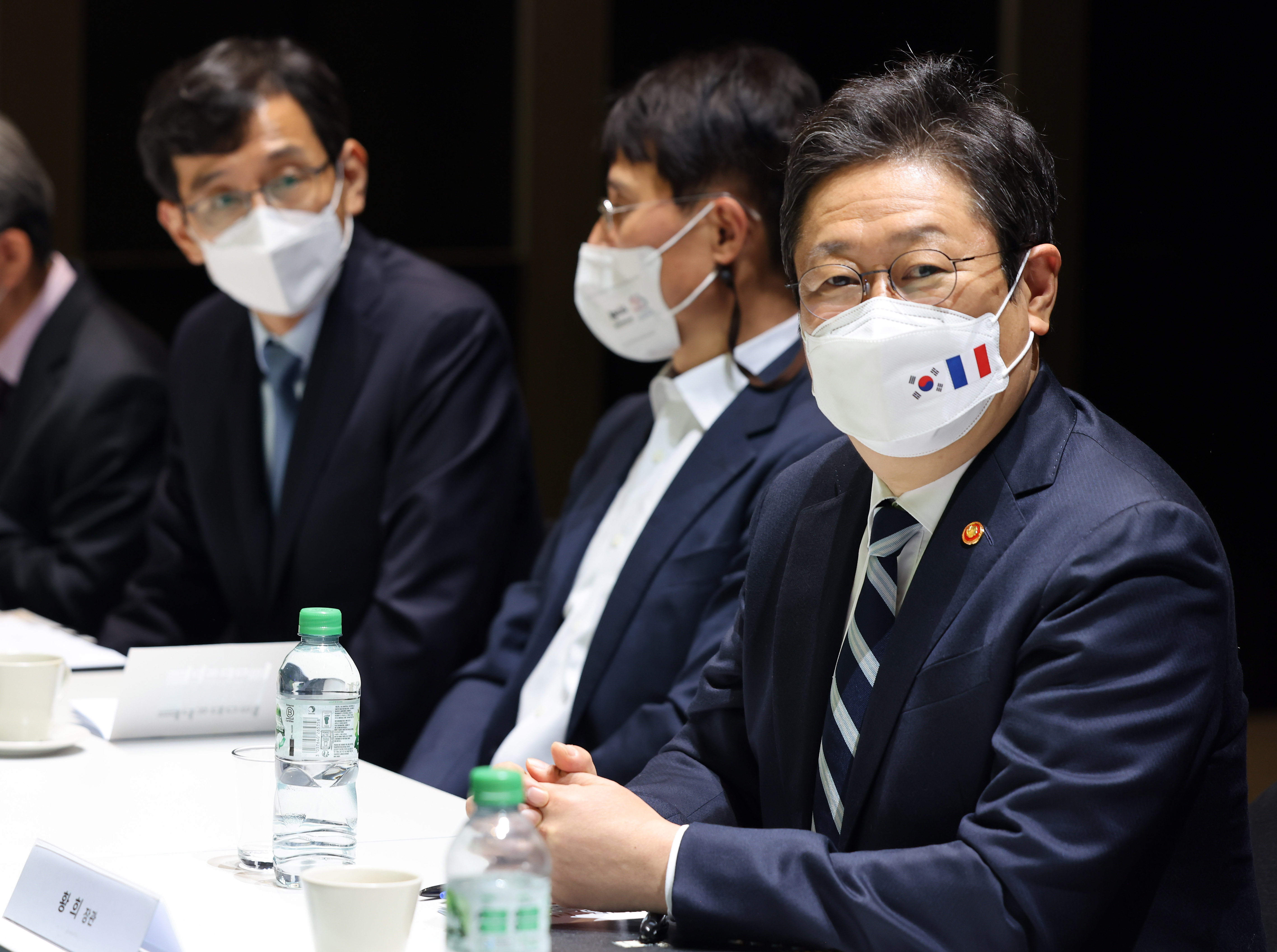 欧州１３カ国韓国文化院長・文化広報官会議に出席した文化体育観光部の黄熙長官＝１５日、フランス