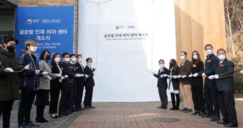 去年１２月、韓国科学技術院（ＫＡＩＳＴ）内でオープンした「グローバル人材ビザセンター」＝法務部