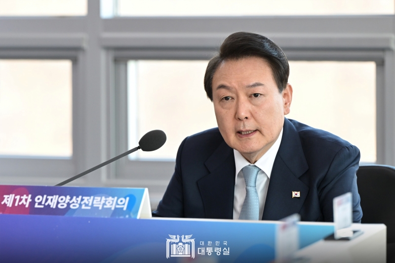 尹大統領＝１日、慶尚北道・亀尾市、大韓民国大統領室