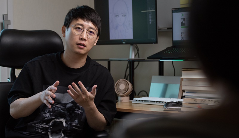 KOREA.netインタビューに応じるウェブトゥーン作家ファン・ジュノ＝７日、ソウル、イ・ジュニョン撮影