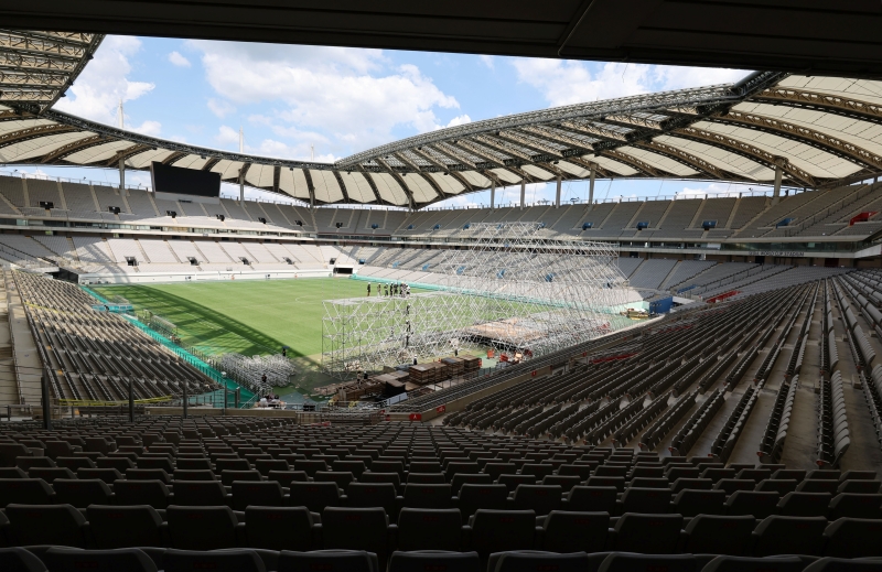 K-POP公演のために、ステージが設置されているソウルワールドカップ競技場＝８日、ソウル、聯合ニュース