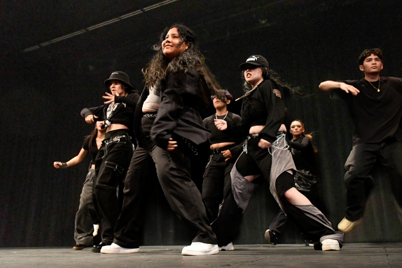 ショーケースでＫ－ＰＯＰダンス理論・歴史授業の受講生たちがＫ－ＰＯＰ公演を行う様子＝９月６日(現地時間)、米・サンディエゴ州